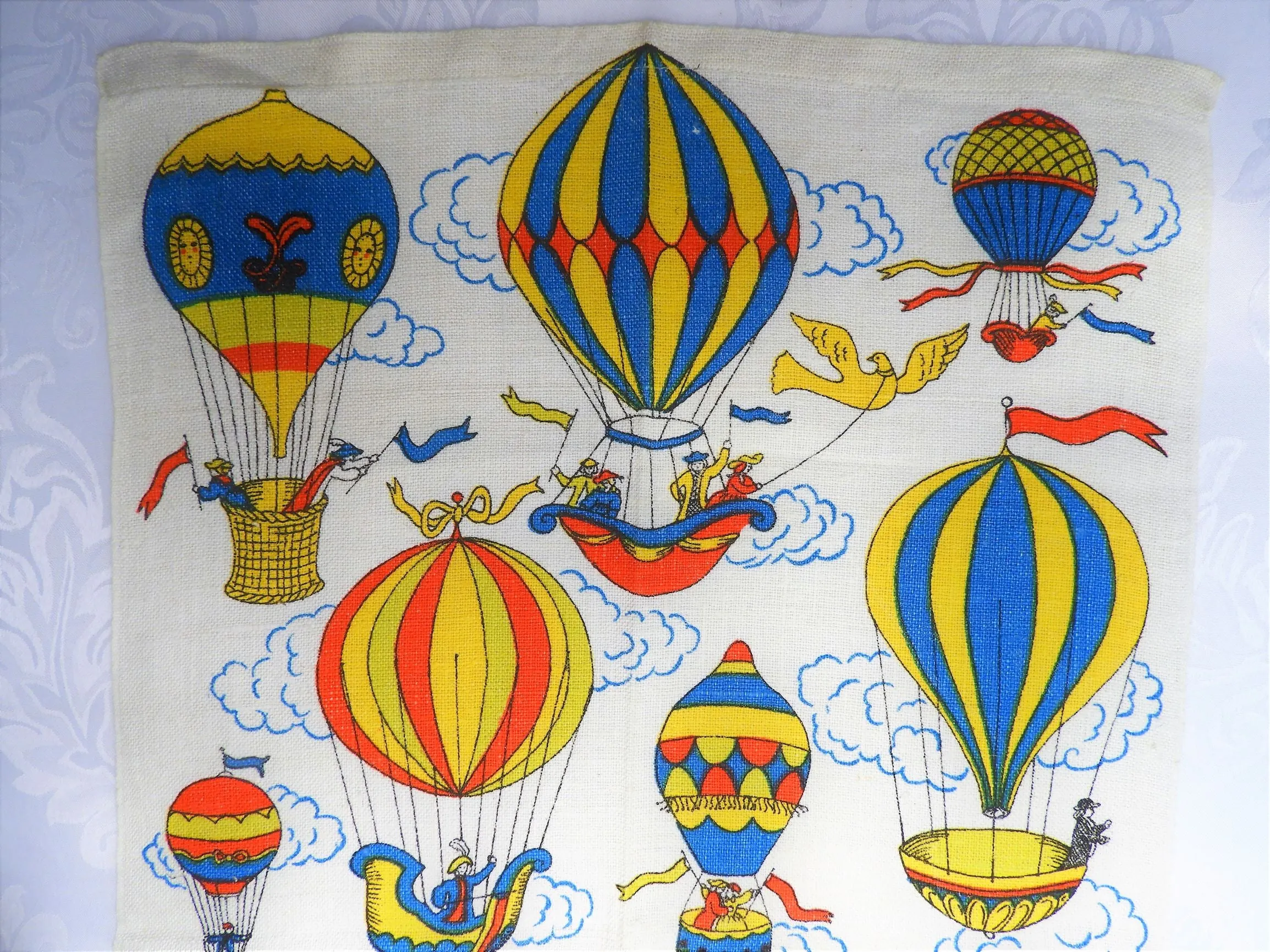 1975 Vintage Calendar Towel - Linen - Hot Air Balloon - TWLC91