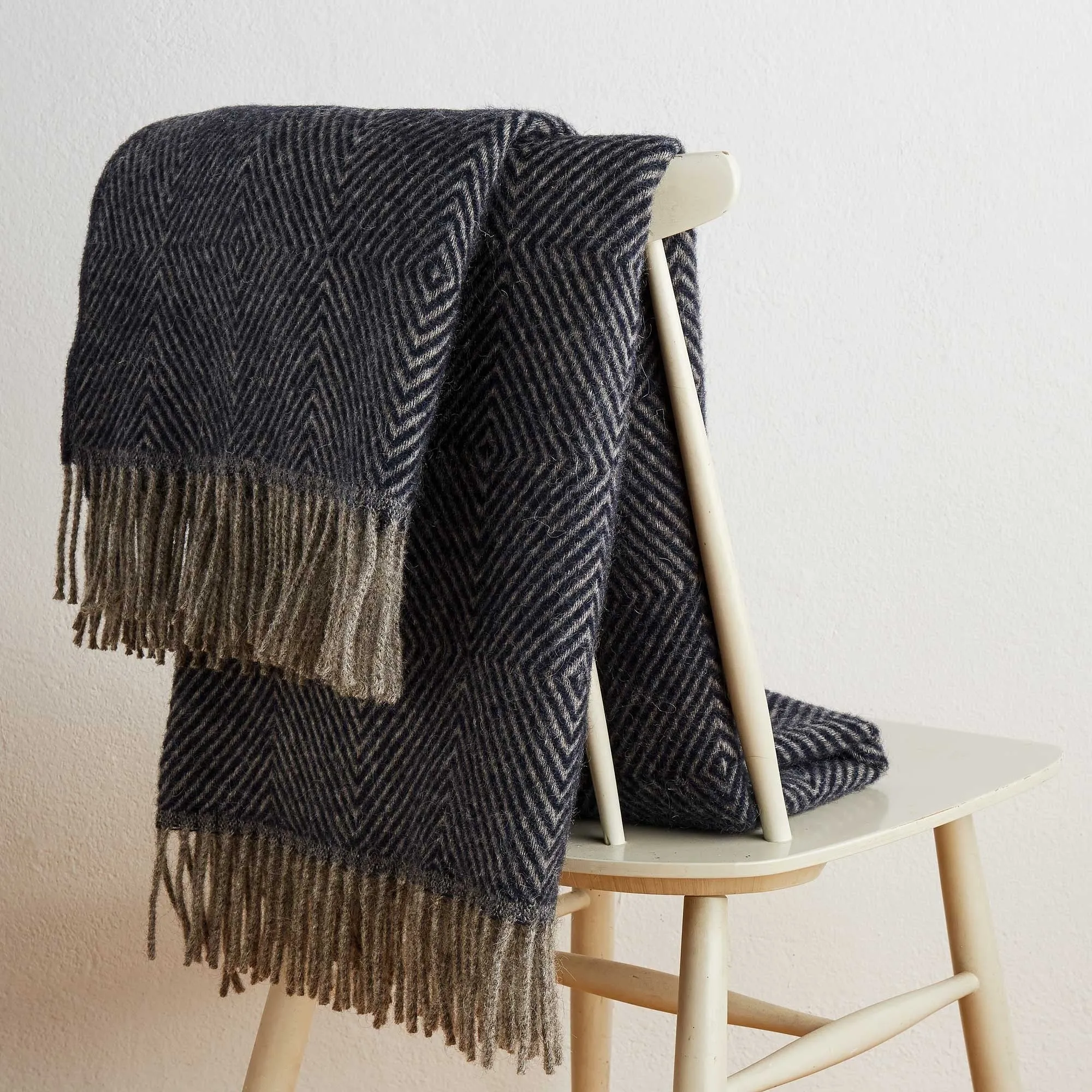 Gotland Dia Wool Blanket [Dark blue/Grey]